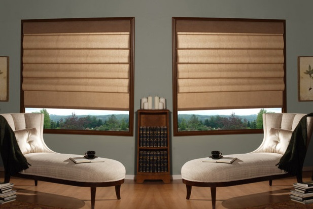 Flat panel roman shade